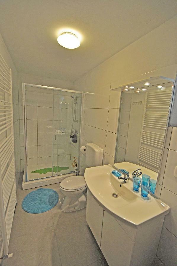 Apartment Dva Oriha Фунтана Экстерьер фото